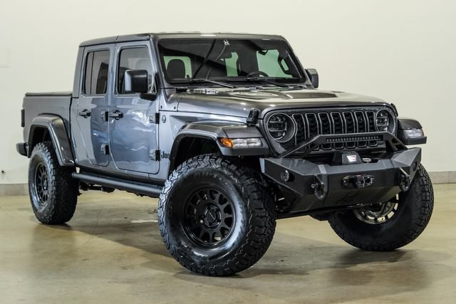 Used 2025 Jeep Gladiator Sport AWD/4WD image 5