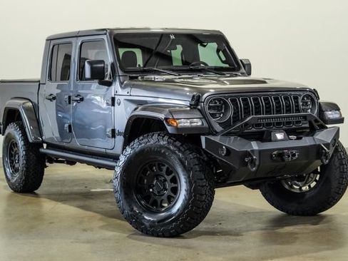 Used 2025 Jeep Gladiator Sport AWD/4WD image 5