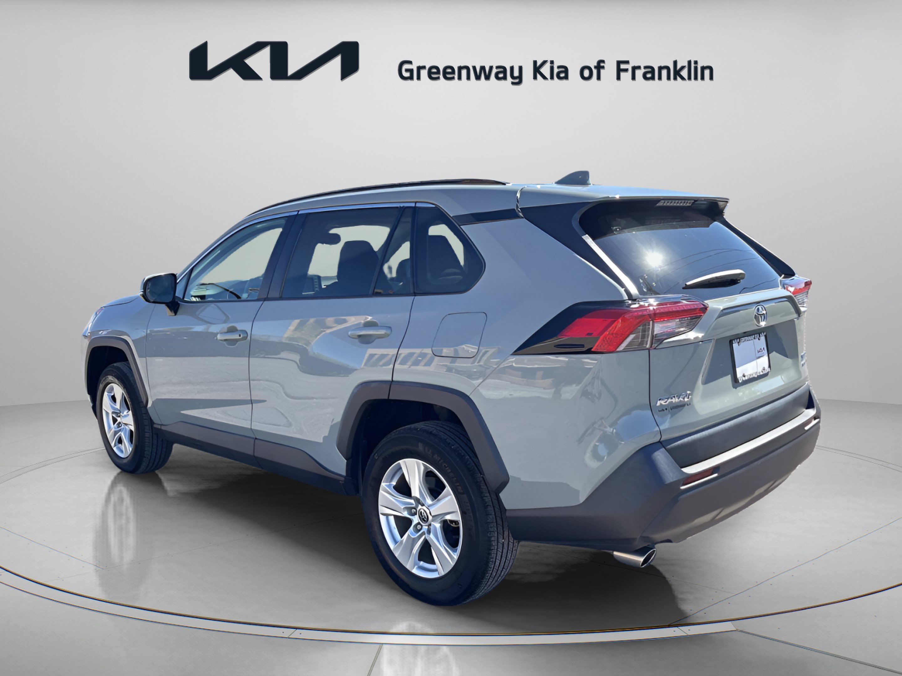 Used 2021 Toyota RAV4 XLE w/ Convenience Package AWD/4WD image 5