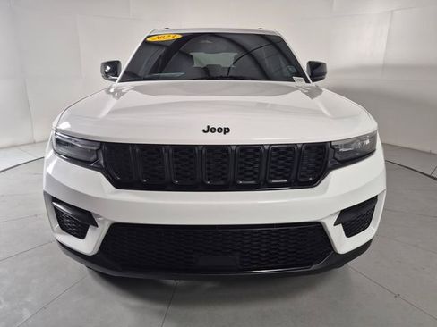 Used 2023 Jeep Grand Cherokee Altitude AWD/4WD image 7