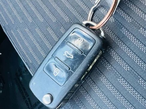 Used 2013 Volkswagen Beetle Turbo image 31