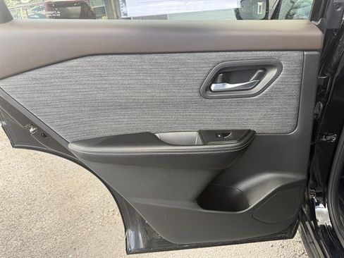 Used 2021 Nissan Rogue SV AWD/4WD image 35