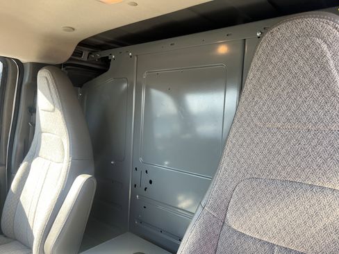 Used 2023 GMC Savana 2500 image 11