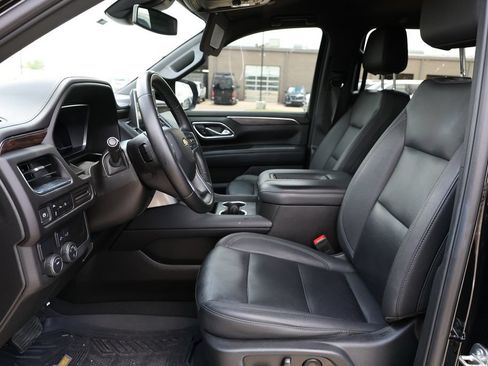 Used 2023 Chevrolet Suburban LT RWD image 12
