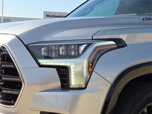 Used 2023 Toyota Sequoia Platinum image 4