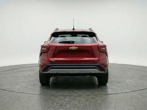 Used 2025 Chevrolet Trax LT FWD image 7