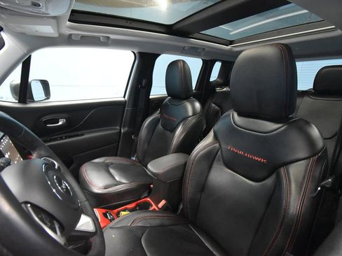 Used 2021 Jeep Renegade Trailhawk w/ Sun & Sound Group AWD/4WD image 23