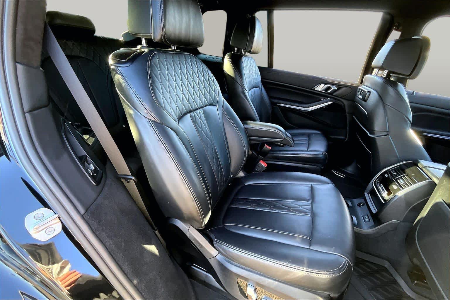Used 2022 BMW X7 xDrive40i w/ M Sport Package AWD/4WD image 19