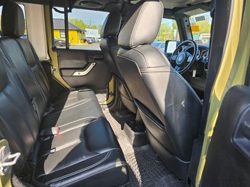 Used 2013 Jeep Wrangler Unlimited Sahara w/ Connectivity Group AWD/4WD image 13