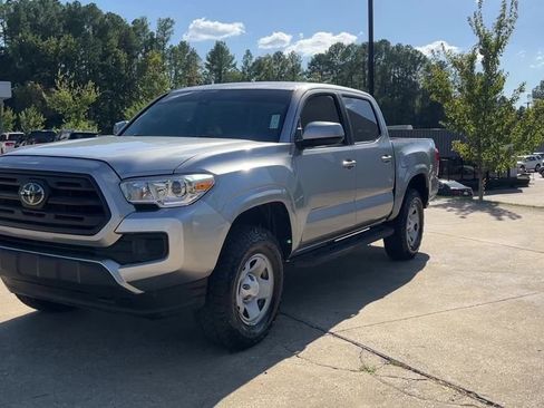Used 2019 Toyota Tacoma SR w/ SR Convenience Package AWD/4WD image 2