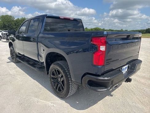 Used 2023 Chevrolet Silverado 1500 LT Trail Boss w/ LPO, Dark Essentials Package AWD/4WD image 4