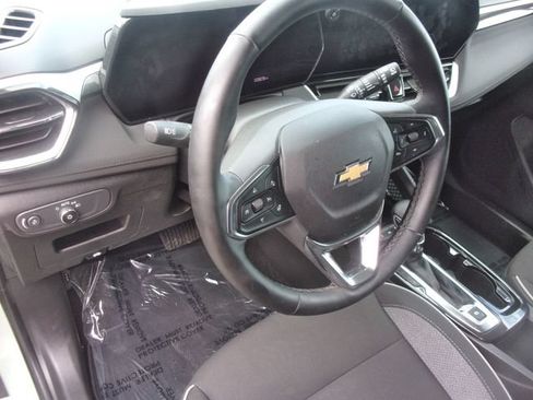 Used 2025 Chevrolet TrailBlazer LT w/ Convenience Package AWD/4WD image 26