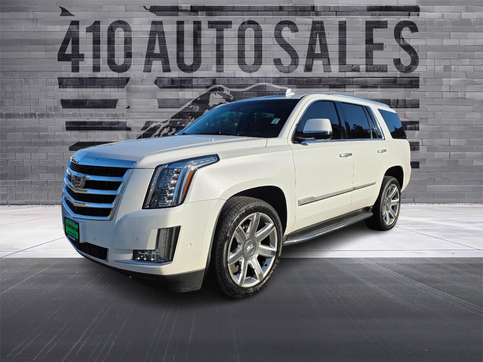 Used 2017 Cadillac Escalade Luxury AWD/4WD image 6