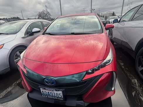 Used 2017 Toyota Prius Prime image 2