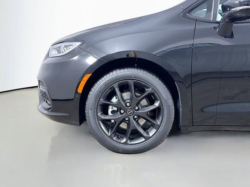 New 2026 Chrysler Pacifica Select w/ S Appearance Package FWD image 31
