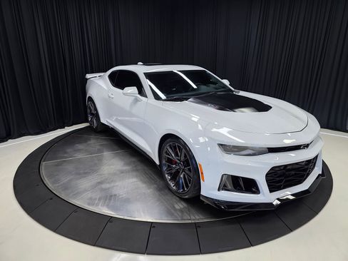 Used 2021 Chevrolet Camaro ZL1 RWD image 8