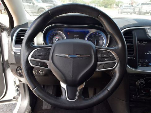 Used 2019 Chrysler 300 Touring w/ Sport Appearance Package RWD image 6