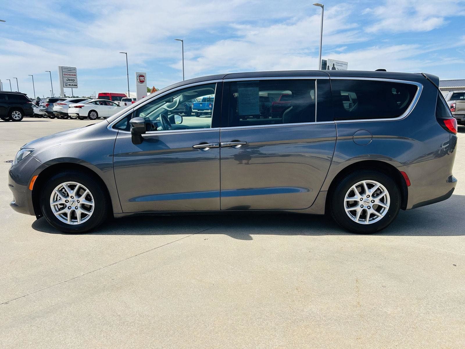 Used 2023 Chrysler Voyager LX FWD image 32
