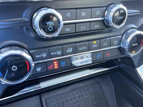 Used 2022 Ford F150 Lariat w/ Equipment Group 502A High image 36