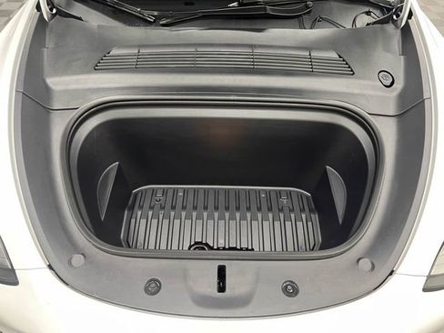 Used 2022 Tesla Model Y Long Range image 24