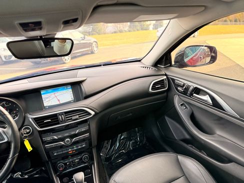 Used 2017 INFINITI QX30 image 31