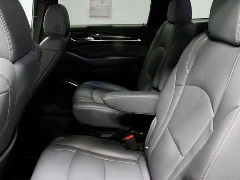Used 2024 Buick Enclave Premium image 24