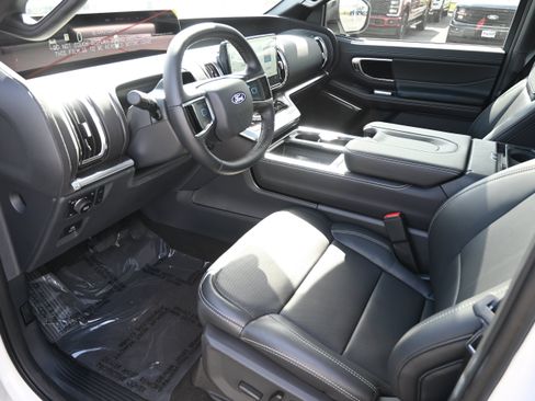 New 2027 Ford Expedition Platinum w/ Stealth Appearance Package AWD/4WD image 16