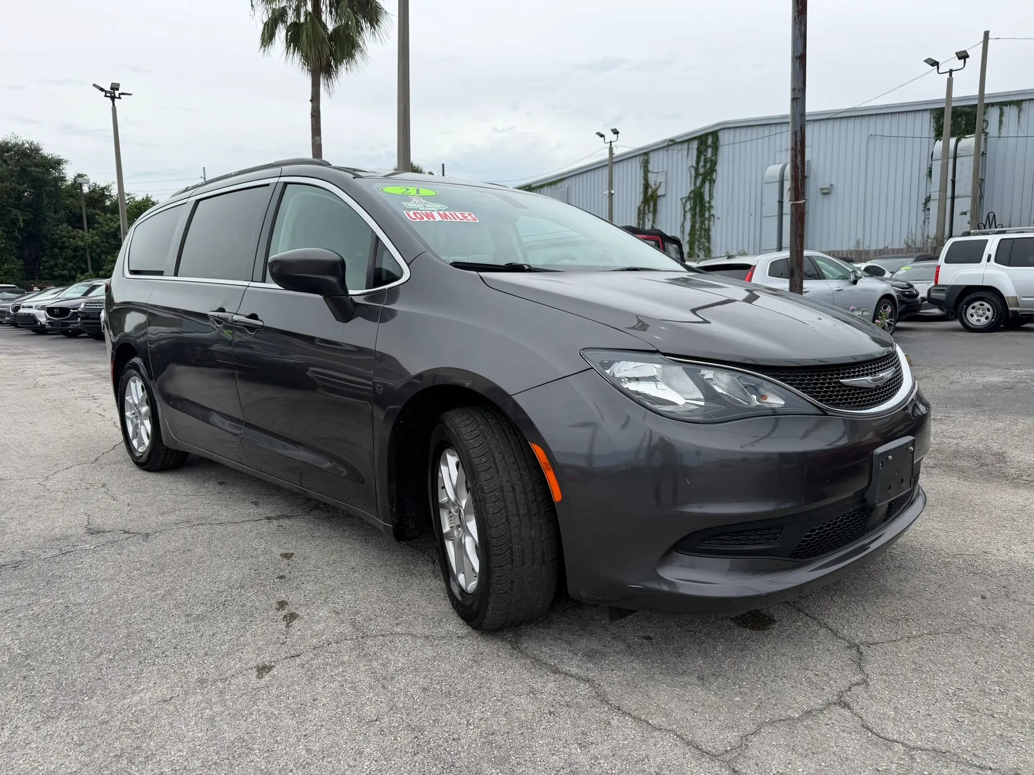 Used 2021 Chrysler Voyager Lxi FWD image 3
