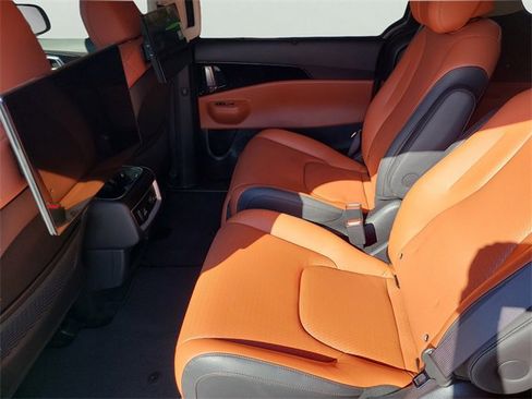 Used 2025 Kia Carnival SX Prestige image 12