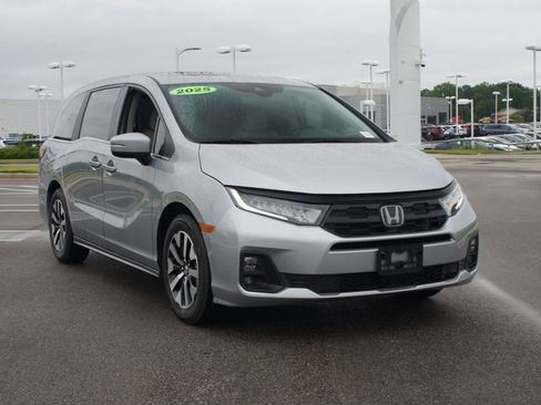 Used 2025 Honda Odyssey EX-L image 2