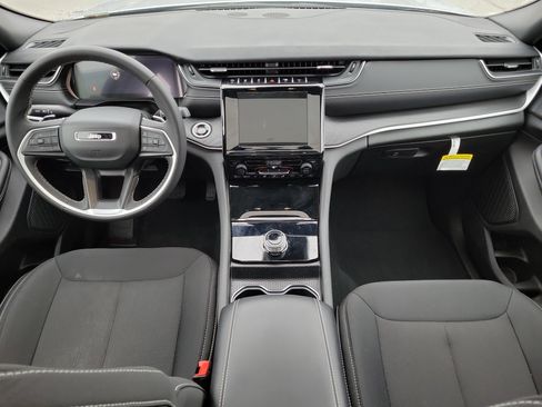 Used 2024 Jeep Grand Cherokee Laredo X image 13