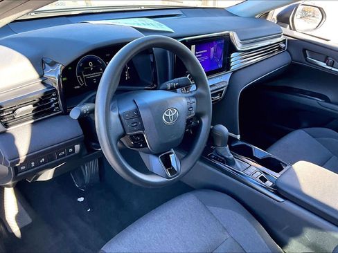 Used 2025 Toyota Camry SE image 14