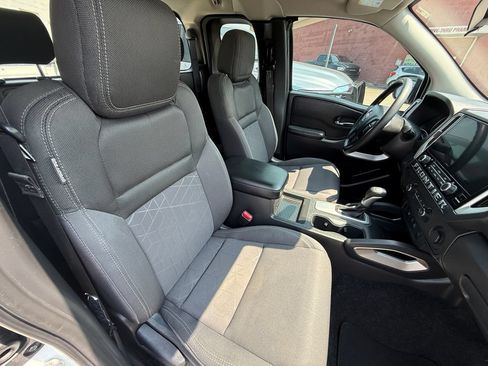 Used 2025 Nissan Frontier SV RWD image 17