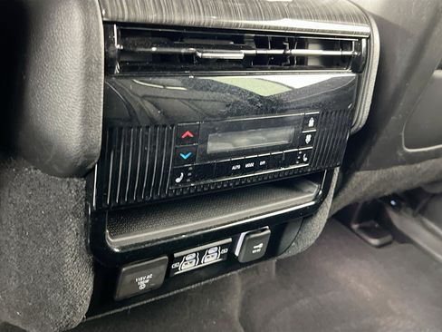 Used 2022 Jeep Wagoneer Series III AWD/4WD image 26
