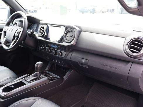 Used 2019 Toyota Tacoma TRD Off-Road AWD/4WD image 28
