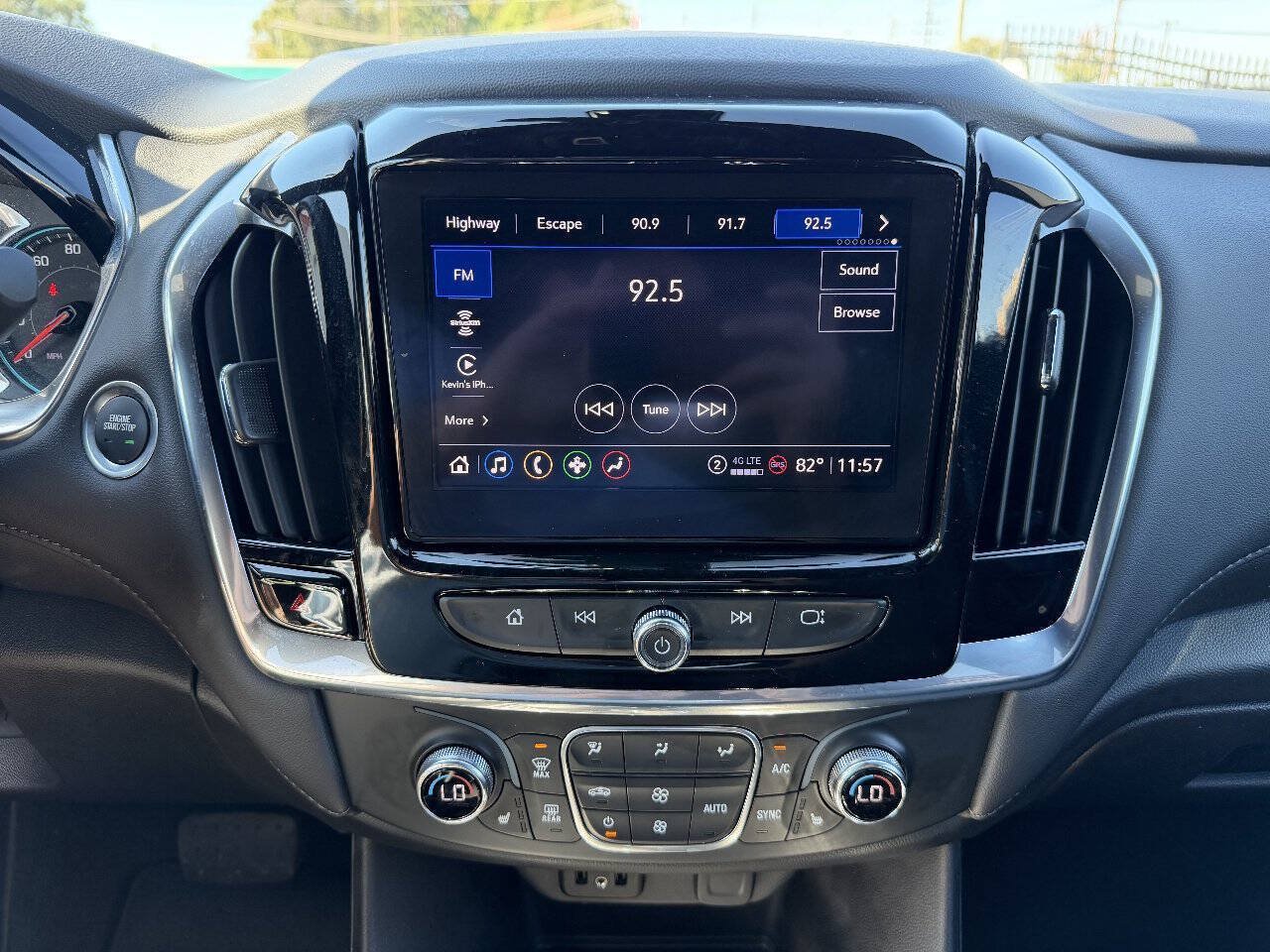 Used 2022 Chevrolet Traverse LT FWD image 17