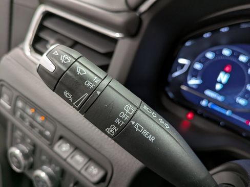 Used 2023 GMC Yukon Denali w/ Denali Reserve Package image 16