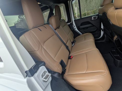 Used 2022 Jeep Wrangler Unlimited Rubicon w/ Xtreme Recon 35" Tire Package image 26