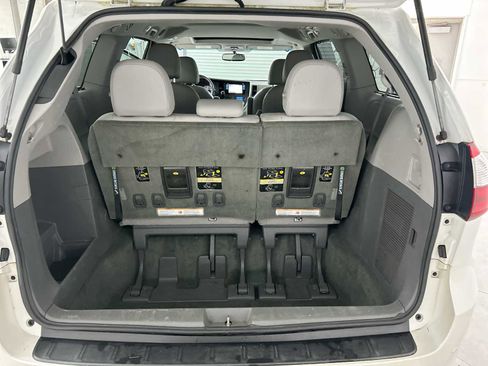 Used 2017 Toyota Sienna XLE image 21
