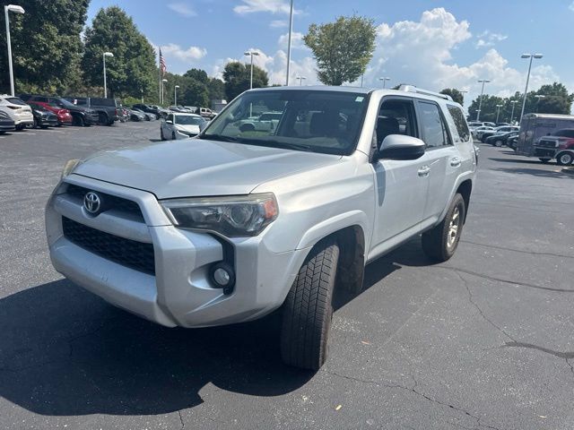 Used 2015 Toyota 4Runner SR5 AWD/4WD image 9