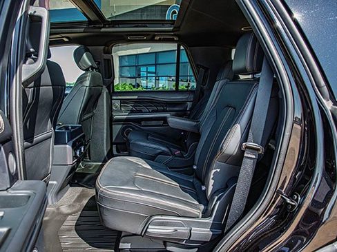 Used 2024 Ford Expedition Platinum image 17