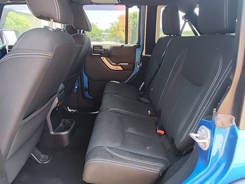 Used 2015 Jeep Wrangler Unlimited Rubicon w/ Max Tow Package AWD/4WD image 20