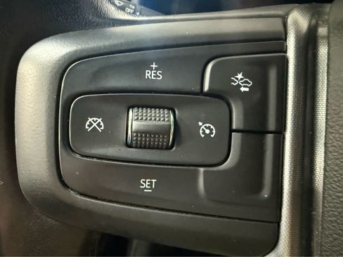 Used 2023 GMC Yukon XL SLT AWD/4WD image 19