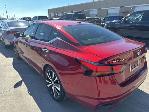 Used 2019 Nissan Altima 2.5 Platinum image 3