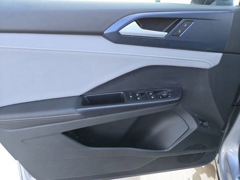 New 2024 Volkswagen Taos SE image 30