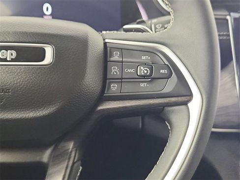 Used 2023 Jeep Grand Cherokee Limited w/ Black Appearance Package image 20