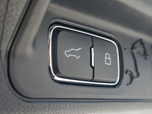 Used 2025 Ford Explorer Active RWD image 10