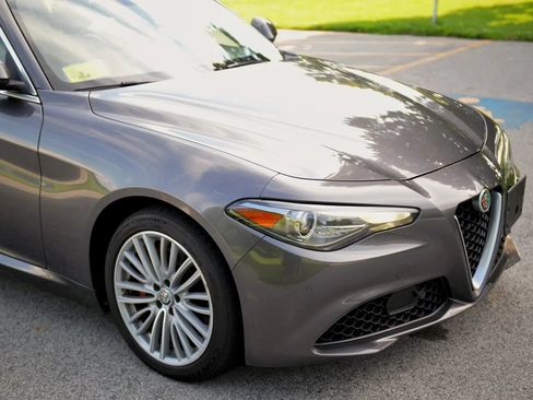 Used 2018 Alfa Romeo Giulia Ti w/ Quick Order Package 22X Lusso AWD/4WD image 40