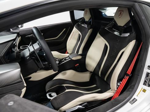 Used 2024 Lamborghini Huracan Tecnica RWD image 35