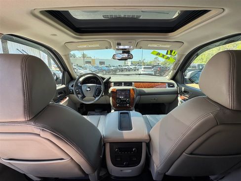 Used 2007 Chevrolet Avalanche LTZ w/ LTZ Preferred Equipment Group image 19